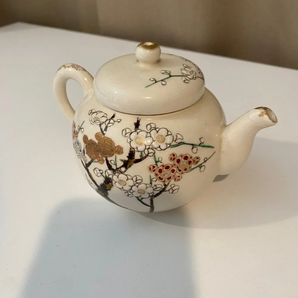 19th Century Satsuma Japanese Teapot Floral‎ Hand Painted Porcelain